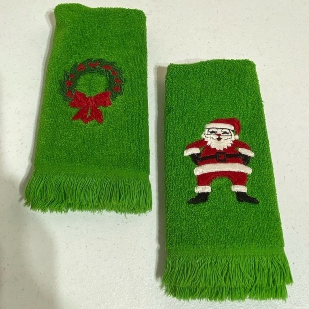 Set Of 2 Green Christmas Theme Hand Towel Bathroom Santa Wreath Embroide…